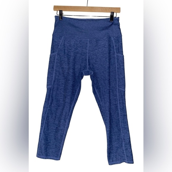 Kirkland Signature Crop Leggings Women L‎ Athletic Outdoor Running Hike Trails - Picture 2 of 8